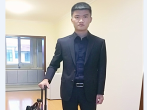 空中乘務專業優秀畢業生—岳星